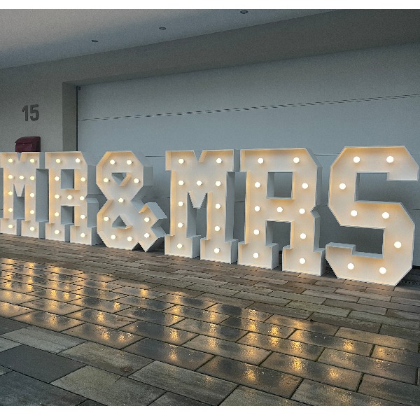 MR & MRS LED Leuchtbuchstaben 120cm XXL